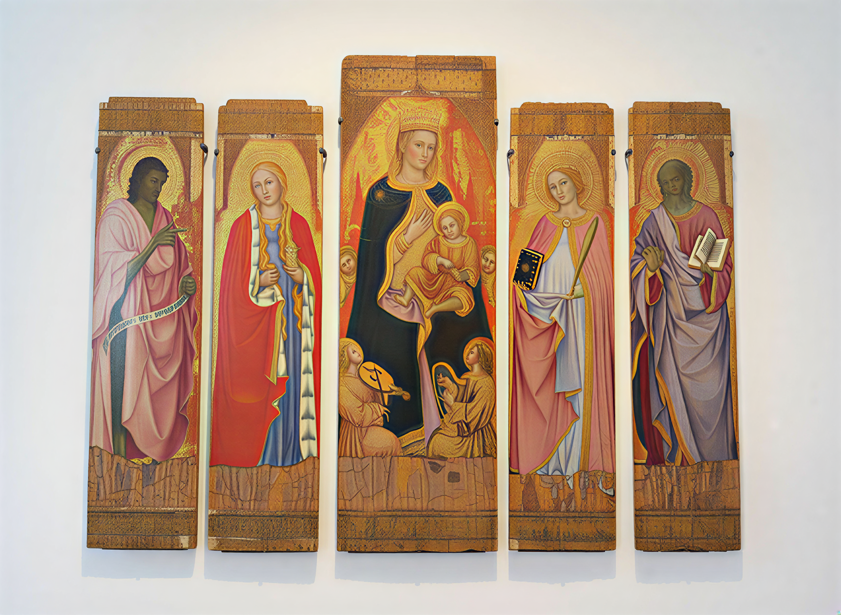 Triptyque sacré de la Renaissance italienne, représentant la Vierge Marie et des saints, exposé à la Galleria Nazionale dell'Umbria à Pérouse, Italie, illustrant la richesse artistique et spirituelle de l'Ombrie.