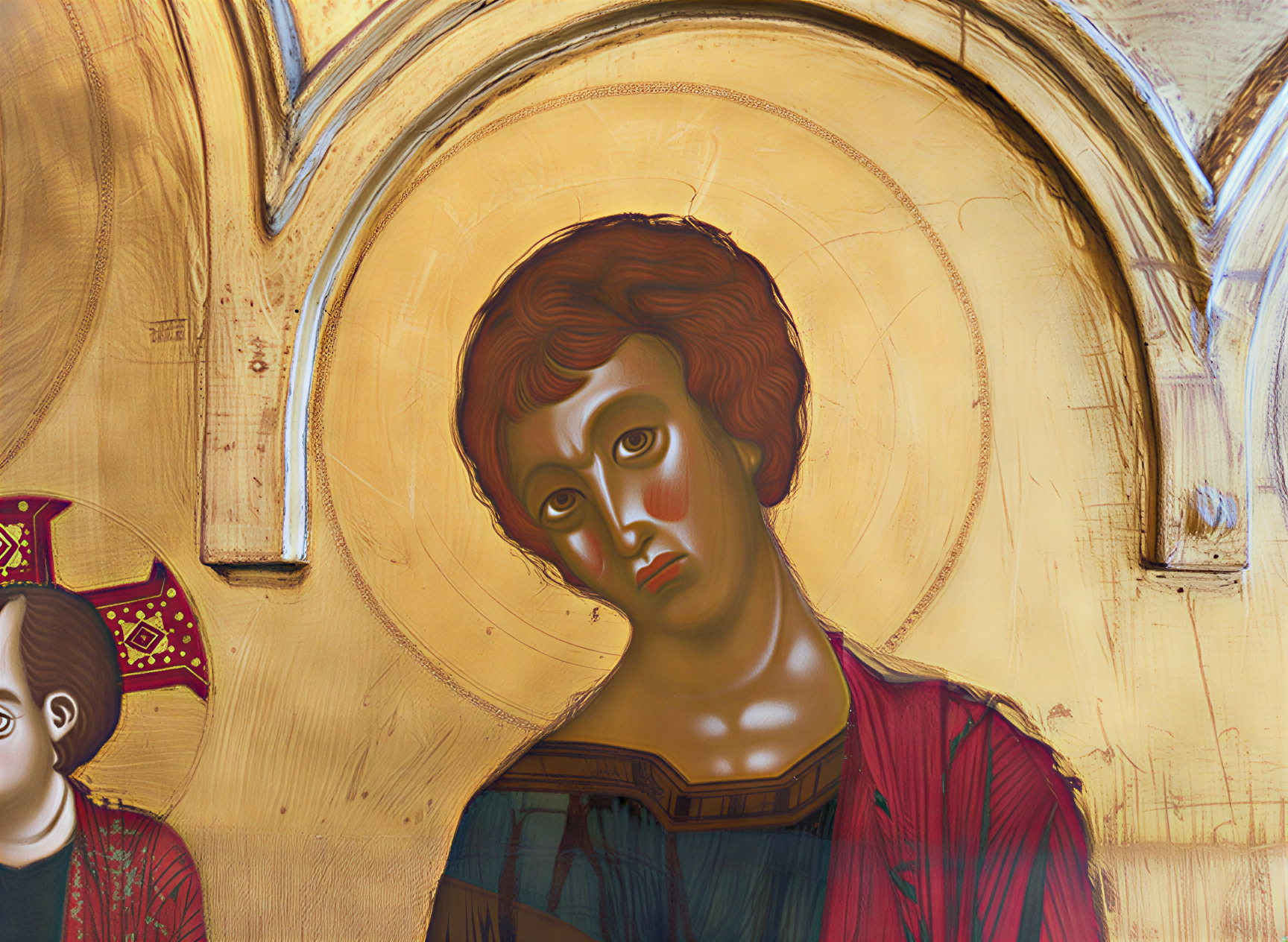 Détail d'une œuvre de la Renaissance italienne, représentant un visage expressif sur fond doré, exposé à la Galleria Nazionale dell'Umbria à Pérouse, Italie. Cette pièce emblématique évoque la richesse de l'art ombrien et son influence culturelle.