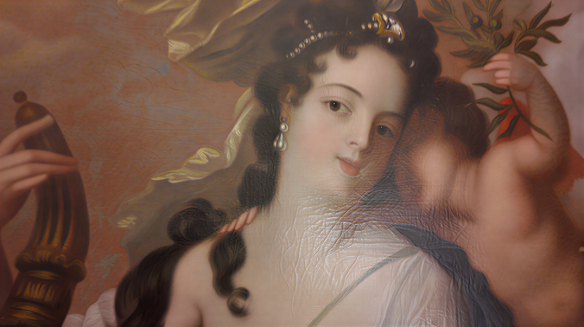 Détail d’une peinture montrant une femme entourée de feuillage et de fleurs.