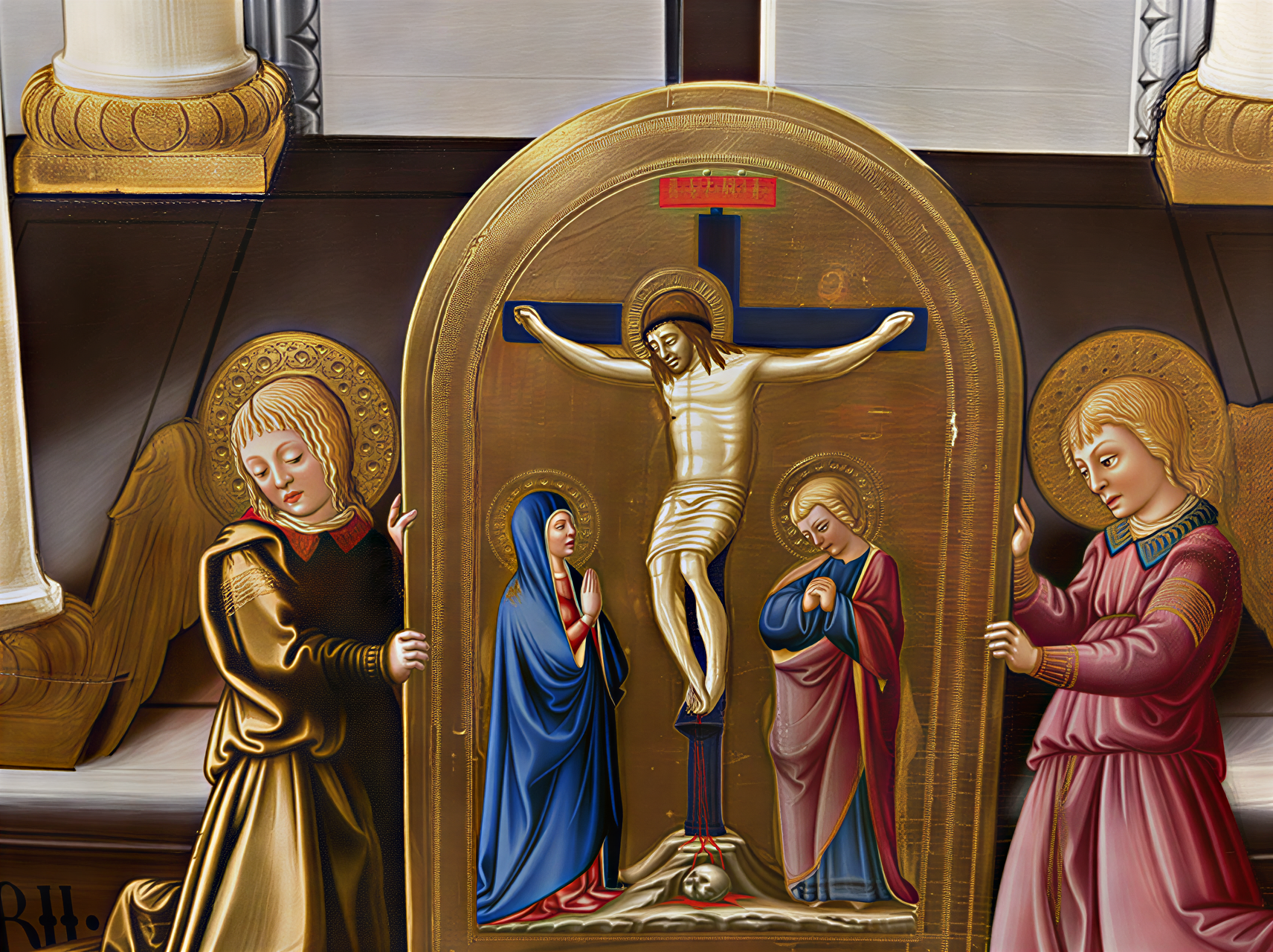 Détail d'une œuvre de la Renaissance représentant la Crucifixion, entourée d'anges, exposée à la Galleria dell'Accademia à Florence.