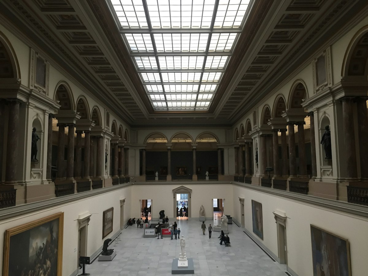 LÁMINA: SALA DE LAS ESTATUAS